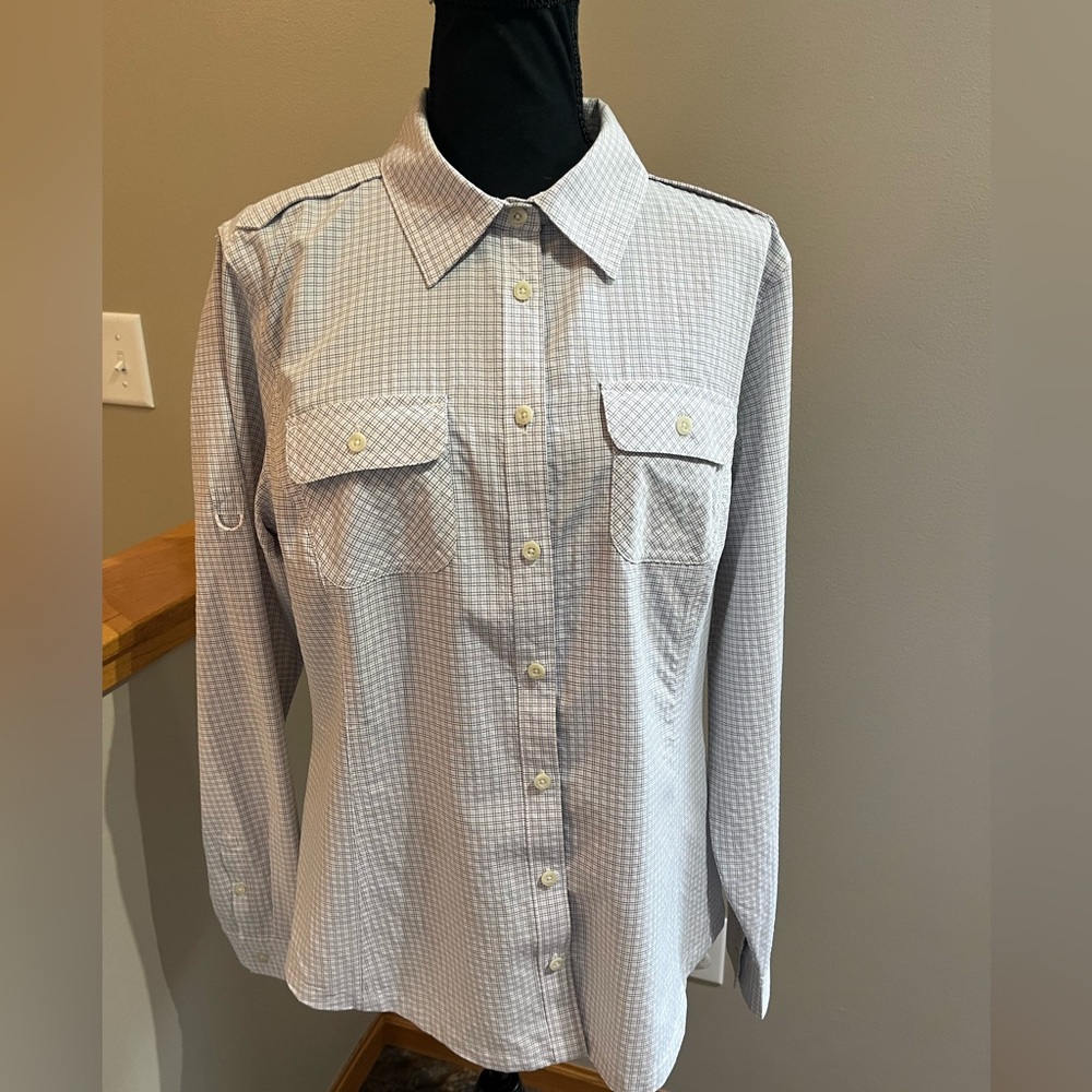 Women’s Ultimate Terrain Trailhead no fly zone long sleeve white shirt. Large